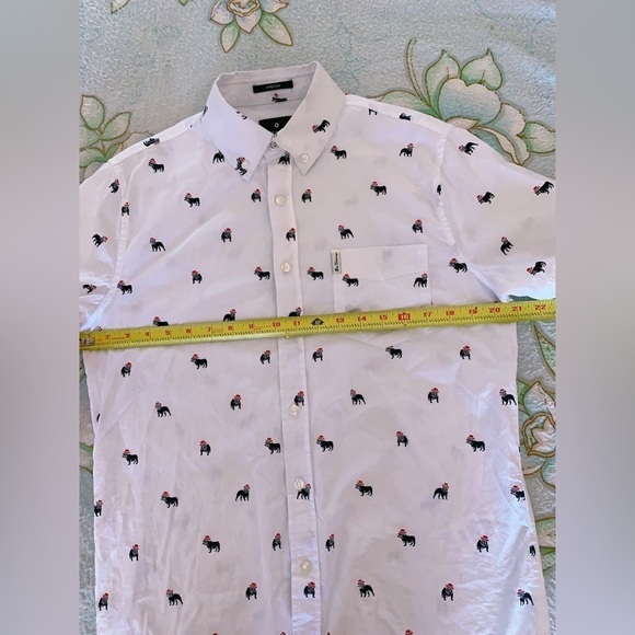 Button-front shirt is made‎ of 100% cotton with a single front pocket S - Picture 4 of 9